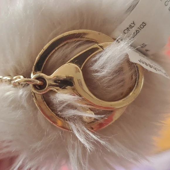 Pusheen Fluffy Pom Keychain - Picture 3 of 6